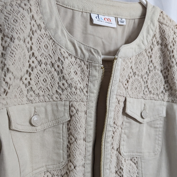 Cream 🧥 - Picture 2 of 5